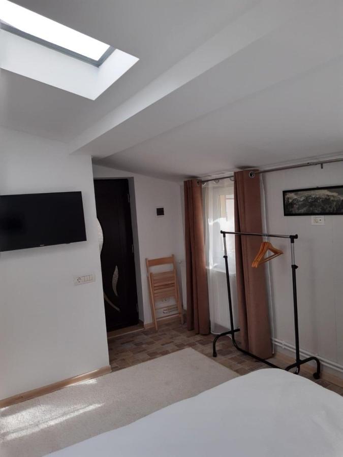 Отель Casa Cu Flori Буштени Экстерьер фото