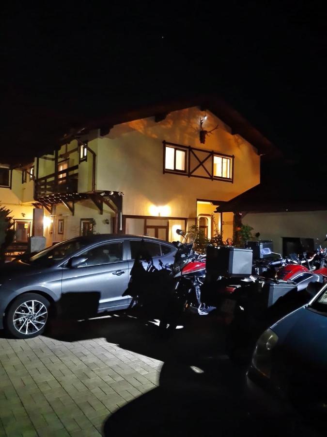 Отель Casa Cu Flori Буштени Экстерьер фото